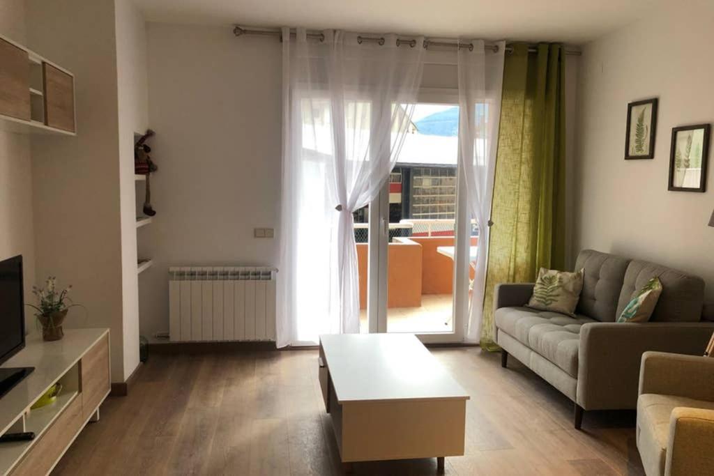 Luminoso Y Acogedor Alojamiento En Sort Apartment Екстериор снимка